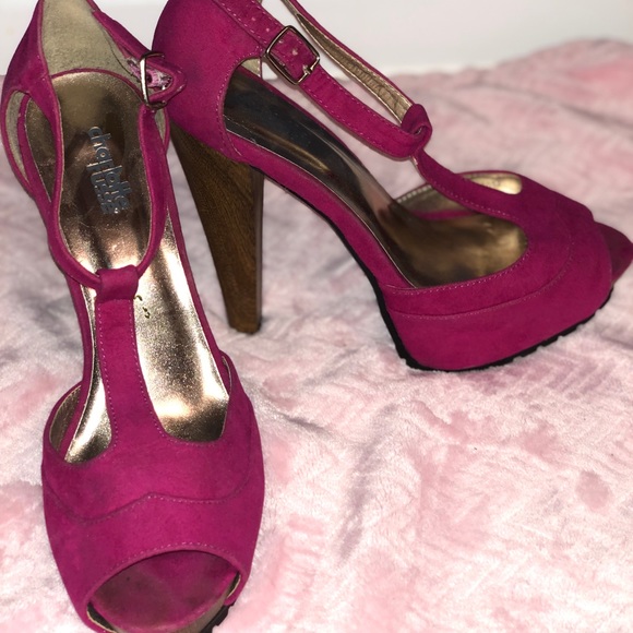 Heels - Picture 3 of 3